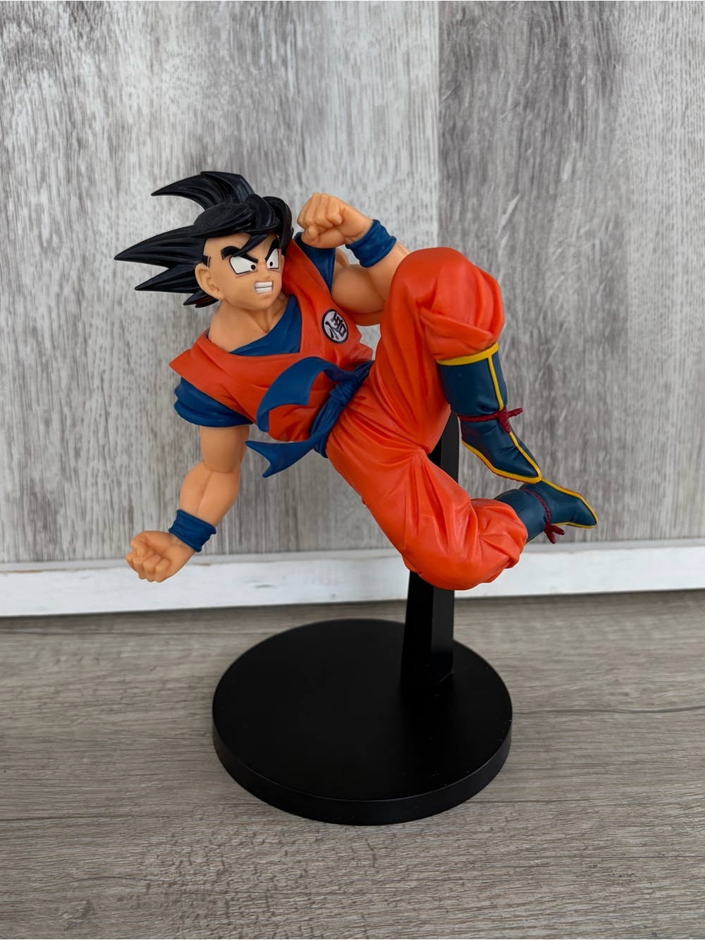 Dragon Ball Z Banpresto Match Makers Son Goku figure And Stand 7”